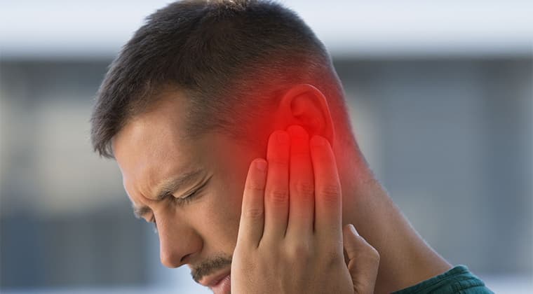 Dolor de oído o sensación de oído tapado
